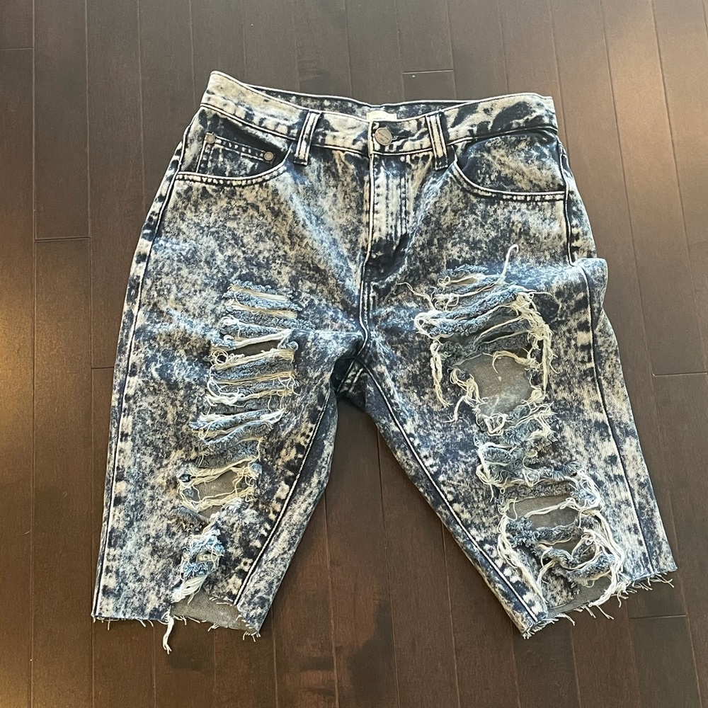 Distressed high waisted cut off shorts